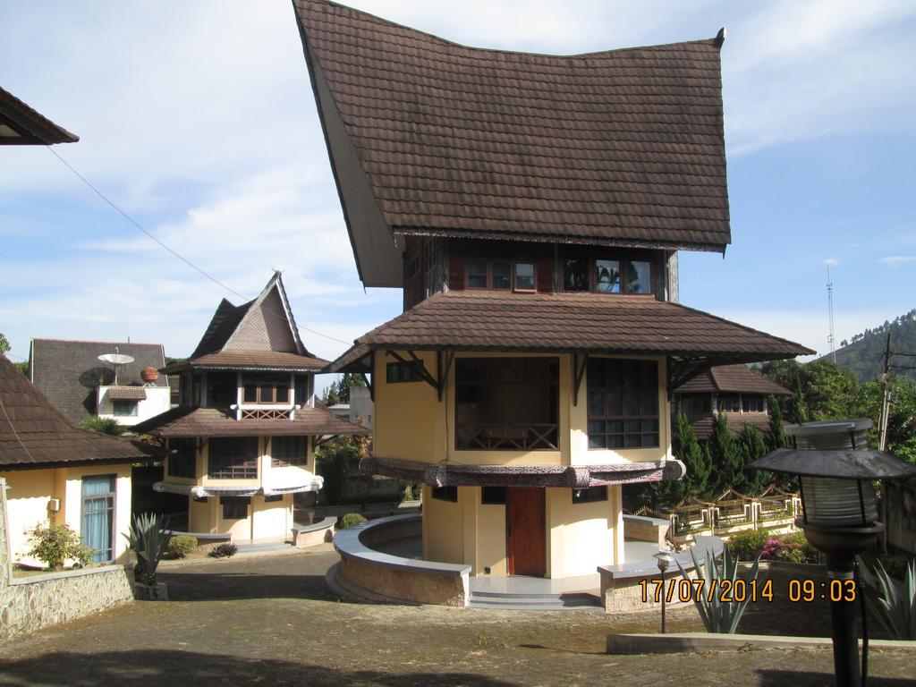 Sapadia Hotel And Cottage Parapat Εξωτερικό φωτογραφία