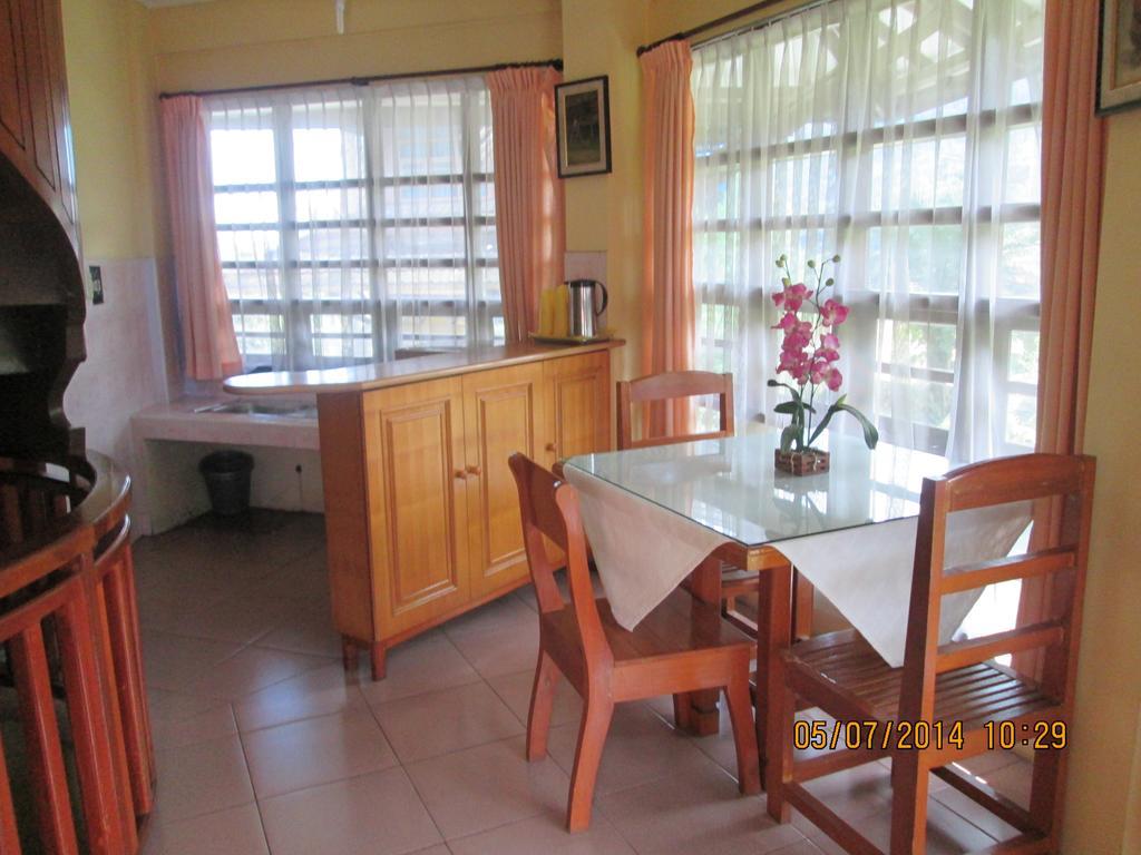 Sapadia Hotel And Cottage Parapat Δωμάτιο φωτογραφία