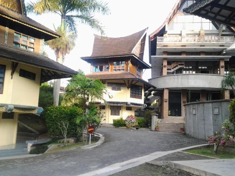 Sapadia Hotel And Cottage Parapat Εξωτερικό φωτογραφία