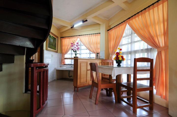 Sapadia Hotel And Cottage Parapat Εξωτερικό φωτογραφία