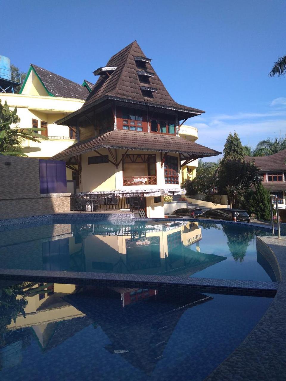 Sapadia Hotel And Cottage Parapat Εξωτερικό φωτογραφία